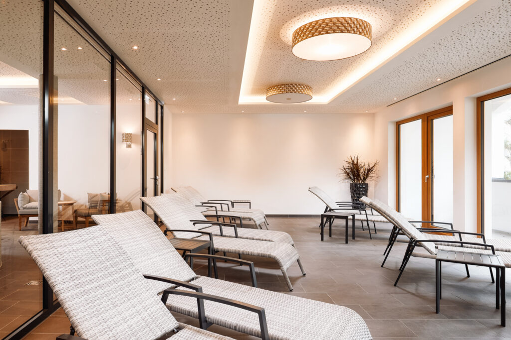 Die Fotos dürfen ausschließlich für PR- und Marketingmaßnahmen des Hotels Residenz Drachenstein, Niederau, Österreich verwendet werden.
Jegliche Nutzung Dritter (durch Verkauf oder Weitergabe) ist mit dem Bildautor, Michael Huber | www.huber-fotografie.at, gesondert zu vereinbaren.
Copyright aller Aufnahmen:
Michael Huber
5730 Mittersill. Hallenbadstraße 4
www.huber-fotografie.at
0664 / 250 86 32