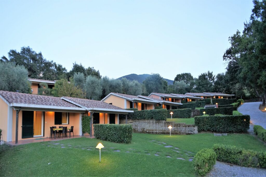 512 resort met zwembad, restaurant aan kust huisjes 2 slpkmrs
